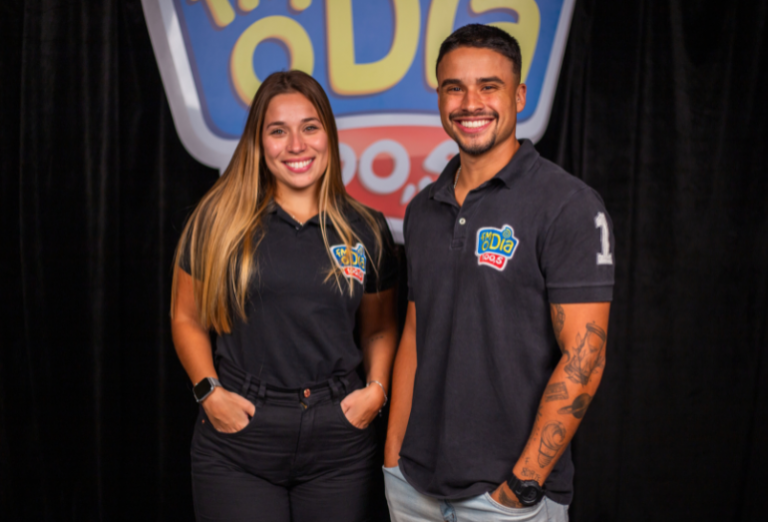Deixa passar! Dupla de locutores da FM O Dia representa a nova geração