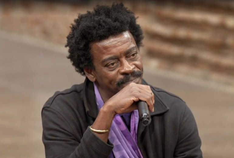 Seu Jorge relembra período que vivia em situação de rua: “Era invisível”