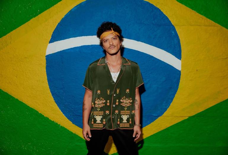 Após viralizar nas redes sociais, Bruno Mars lança “Bonde do Brunão” nas plataformas de música
