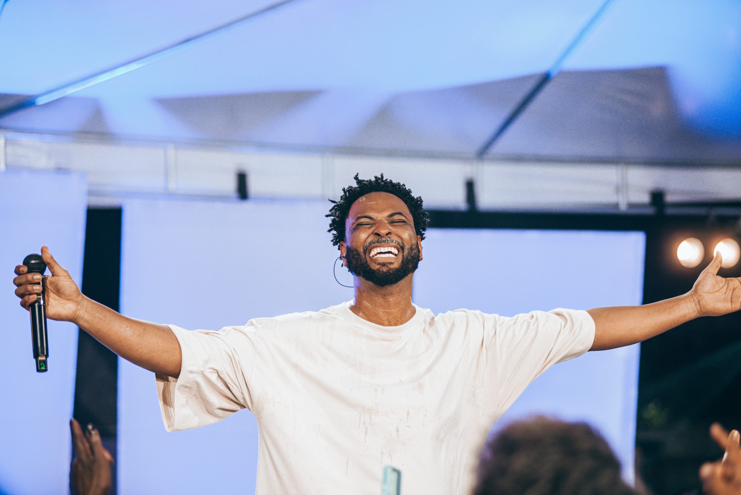 Julio Sereno aposta em releitura de clássico do pagode e lança primeira música de novo audiovisual 