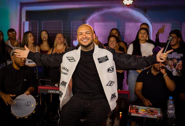 Suel invade o Shopping Nova Iguaçu com show nostálgico nesta sexta-feira (20/03)