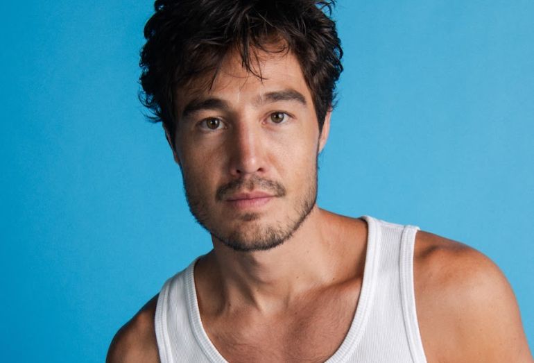 Tiago Iorc relembra pausa na carreira por saúde mental: “Bebia muito e não dormia”