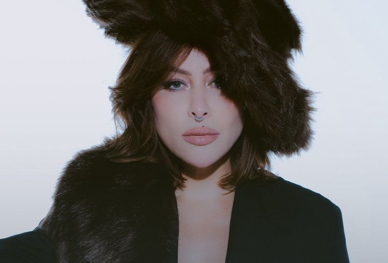 Pitty revela capa e lista de músicas de novo álbum de estúdio